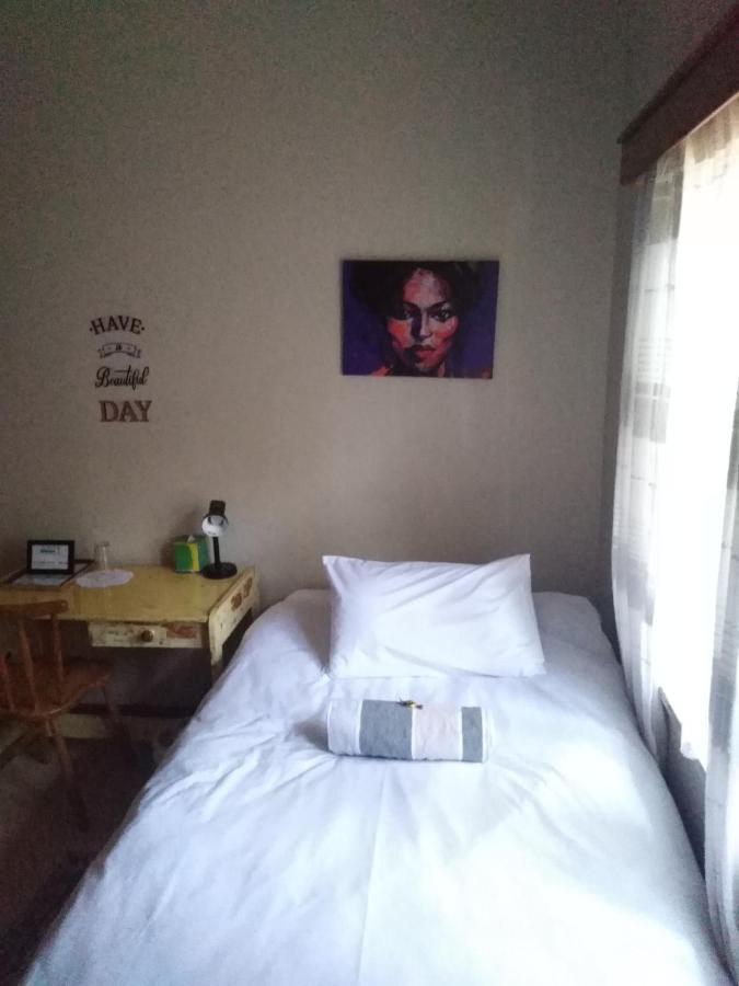 Xenia Bed & Breakfast Виндхук Экстерьер фото