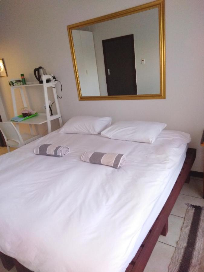 Xenia Bed & Breakfast Виндхук Экстерьер фото