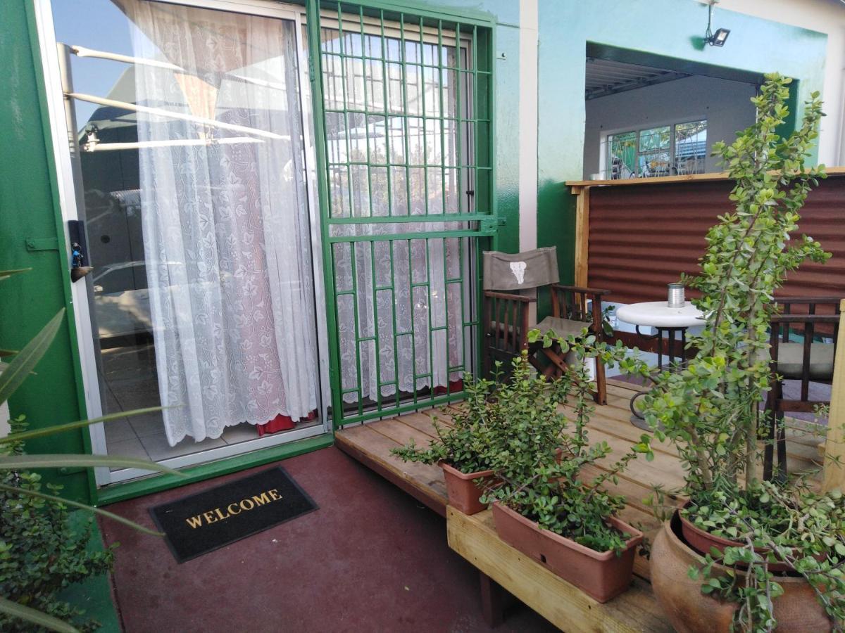 Xenia Bed & Breakfast Виндхук Экстерьер фото