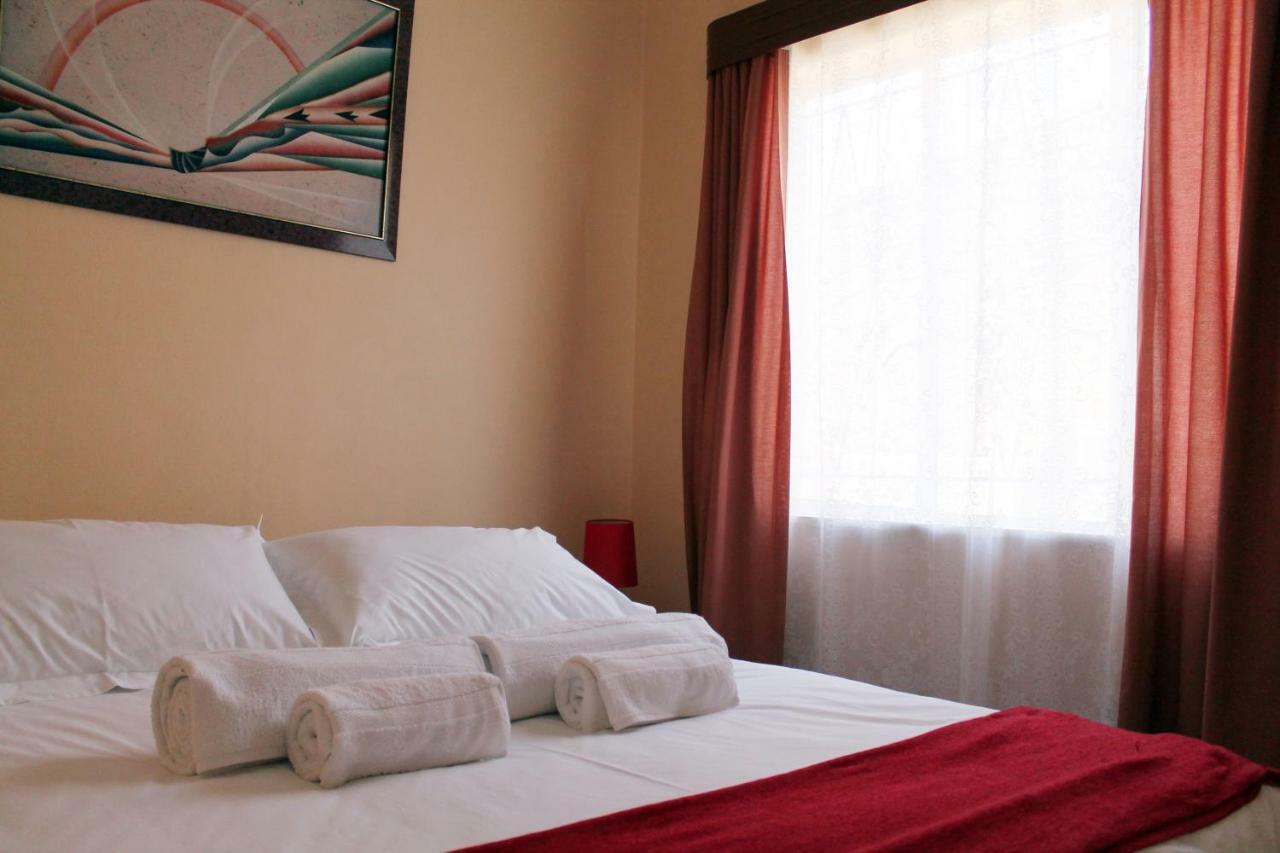 Xenia Bed & Breakfast Виндхук Экстерьер фото